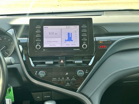 Used 2024 Toyota Camry SE image 9