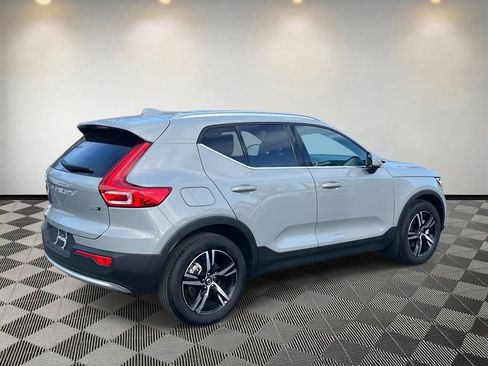 Used 2025 Volvo XC40 B5 Core w/ Protection Package Premier image 3
