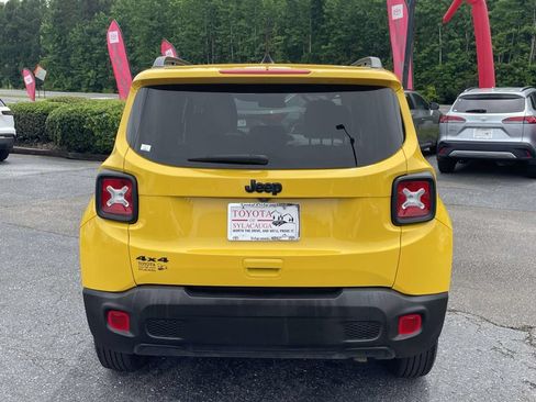Used 2023 Jeep Renegade Latitude AWD/4WD image 3