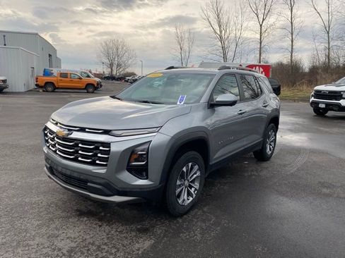 Used 2025 Chevrolet Equinox LT w/ Convenience Package II image 5