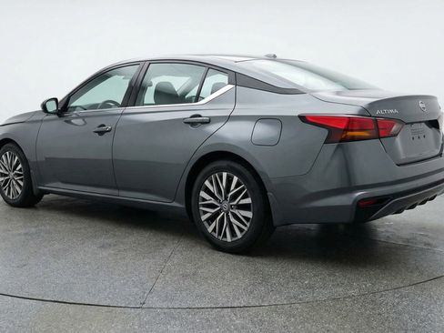 Used 2025 Nissan Altima 2.5 SV image 6