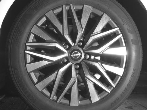 Used 2025 Nissan Altima 2.5 SV FWD image 14
