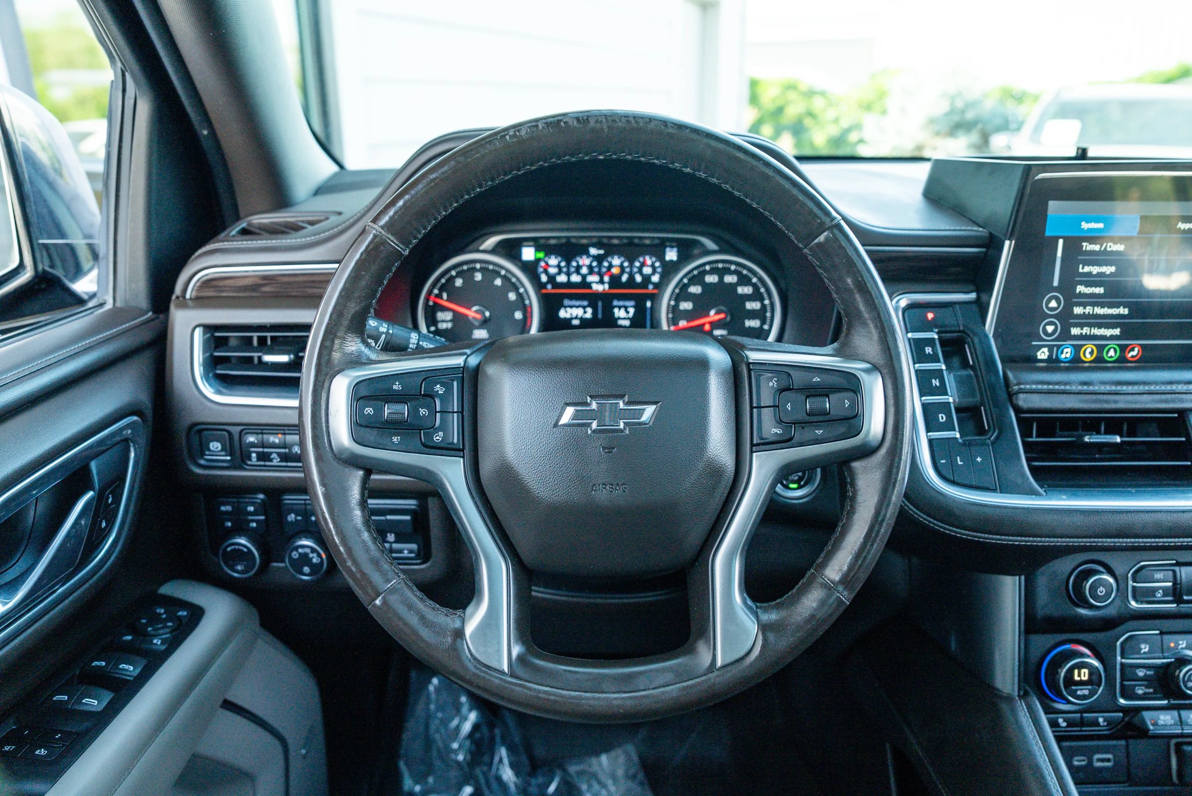 Used 2021 Chevrolet Tahoe Z71 w/ Z71 Signature Package AWD/4WD image 12