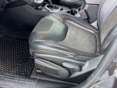 Used 2016 Jeep Cherokee Trailhawk w/ Cold Weather Group image 18