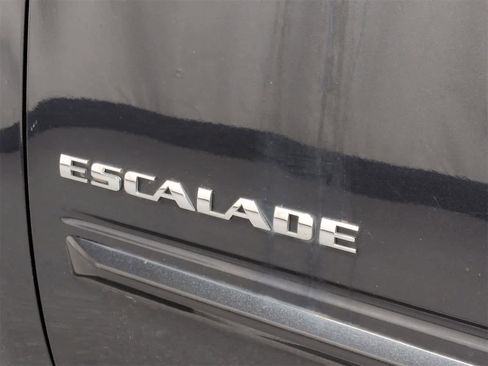 Used 2012 Cadillac Escalade Luxury image 12