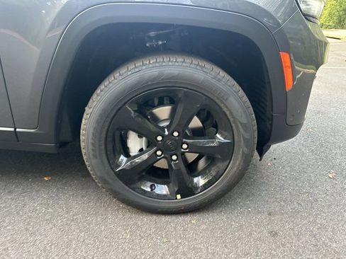 New 2025 Jeep Grand Cherokee Limited w/ Luxury Tech Group II image 12