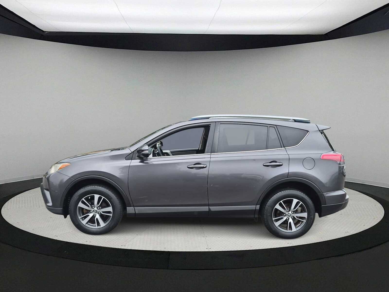 Used 2017 Toyota RAV4 XLE w/ Plus Special Value Package AWD/4WD image 5