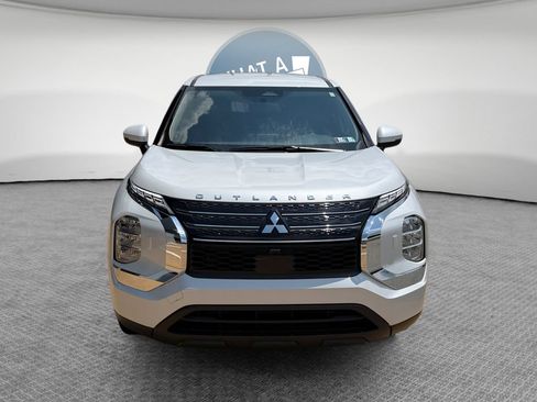 Used 2024 Mitsubishi Outlander ES AWD/4WD image 9