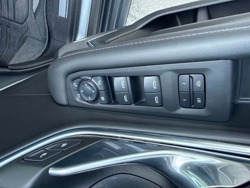 Used 2024 GMC Yukon XL SLT w/ SLT Premium Package AWD/4WD image 29