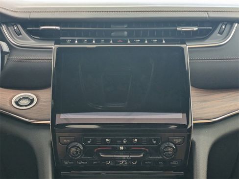 New 2025 Jeep Grand Cherokee L Summit w/ Advanced Protech Group IV image 17