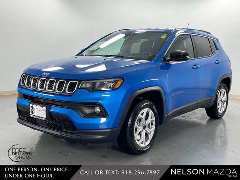 Used 2025 Jeep Compass Latitude image 1