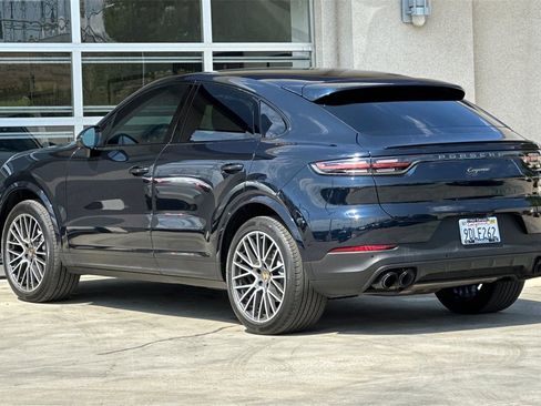 Used 2023 Porsche Cayenne Platinum Edition image 3