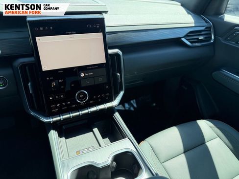 Used 2026 GMC Acadia AT4 w/ Luxury Package AWD/4WD image 21