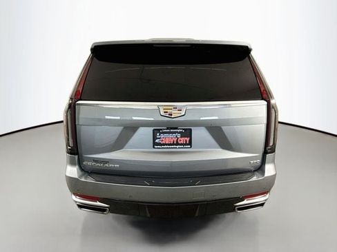 Used 2024 Cadillac Escalade Premium Luxury AWD/4WD image 6
