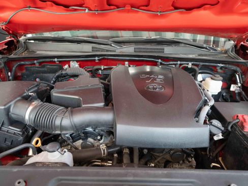 Used 2021 Toyota Tacoma TRD Sport AWD/4WD image 30