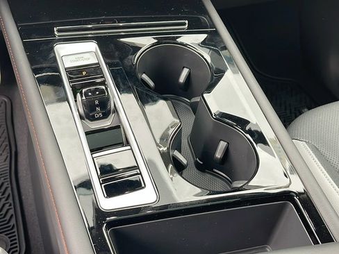 New 2025 Volkswagen Atlas Peak Edition SE image 22