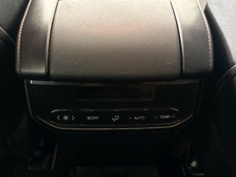 Used 2025 Toyota Highlander XLE AWD/4WD image 36
