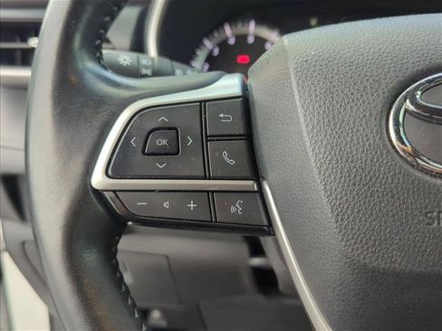 Used 2023 Toyota Highlander XSE FWD image 13