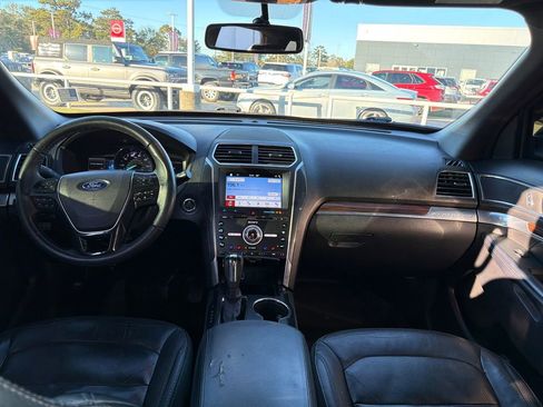 Used 2018 Ford Explorer Limited image 13