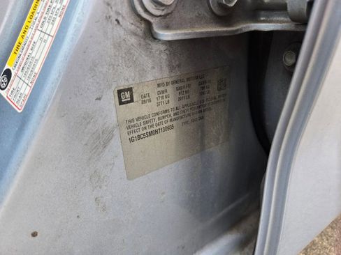 Used 2017 Chevrolet Cruze LS image 17