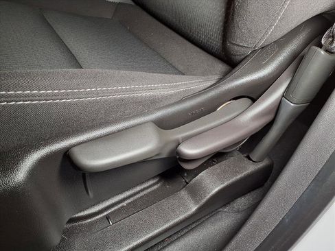 Used 2023 GMC Terrain SLE w/ Elevation Edition image 17