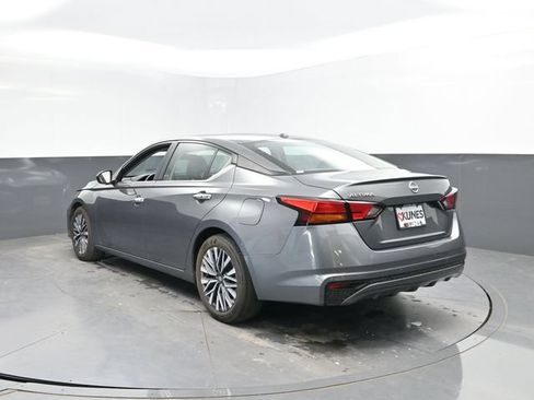 Used 2025 Nissan Altima 2.5 SV FWD image 10