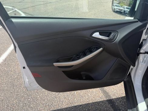 Used 2015 Ford Focus Titanium FWD image 26