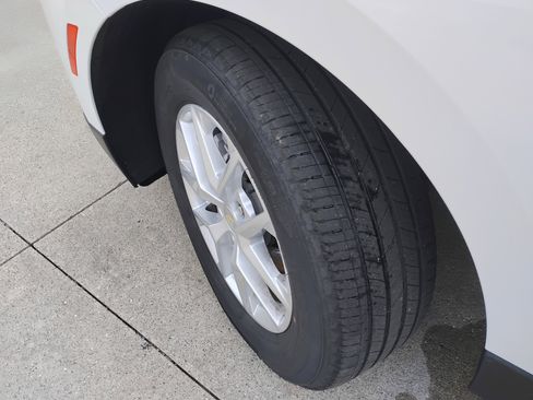 Used 2022 Chevrolet Equinox LT FWD image 25