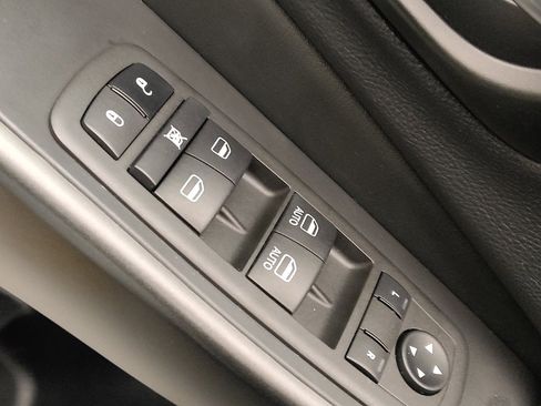 Used 2022 Jeep Cherokee Trailhawk w/ Premium Leather Package AWD/4WD image 27