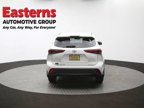 Used 2021 Toyota Highlander XLE AWD/4WD image 38