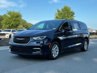 Used 2023 Chrysler Pacifica Touring-L
