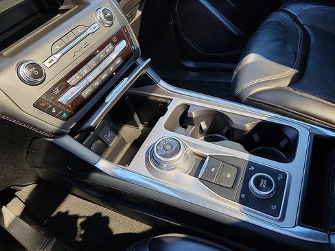 Used 2020 Ford Explorer Platinum image 11