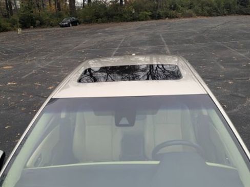 Used 2018 Toyota Avalon XLE Plus image 16