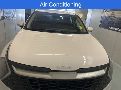 Used 2025 Kia Sportage LX image 4