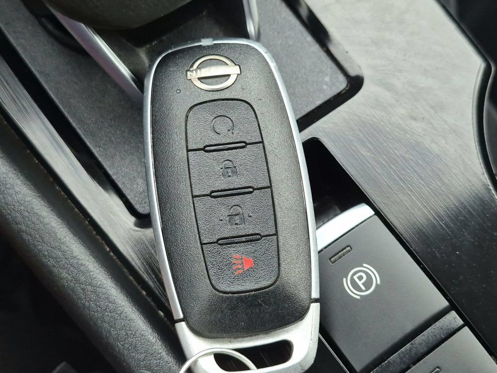 Used 2023 Nissan Rogue SV AWD/4WD image 32