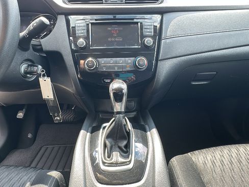 Used 2018 Nissan Rogue S AWD/4WD image 21