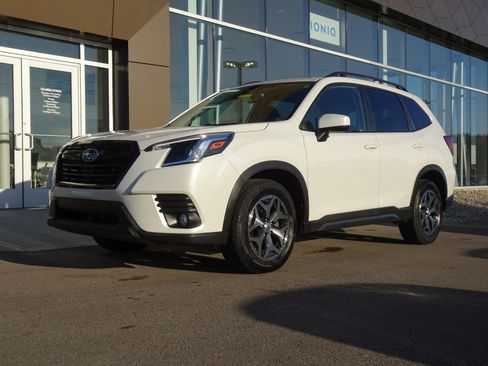 Used 2022 Subaru Forester Premium w/ Popular Package #2 image 1