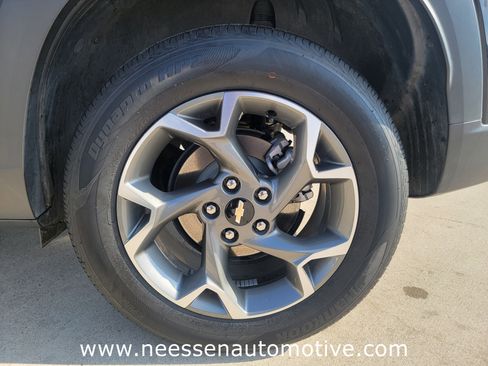 Used 2025 Chevrolet Trax LT w/ LT Convenience Package image 29