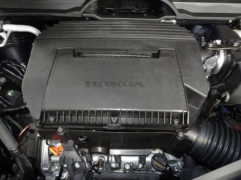 New 2025 Honda Pilot Touring image 9