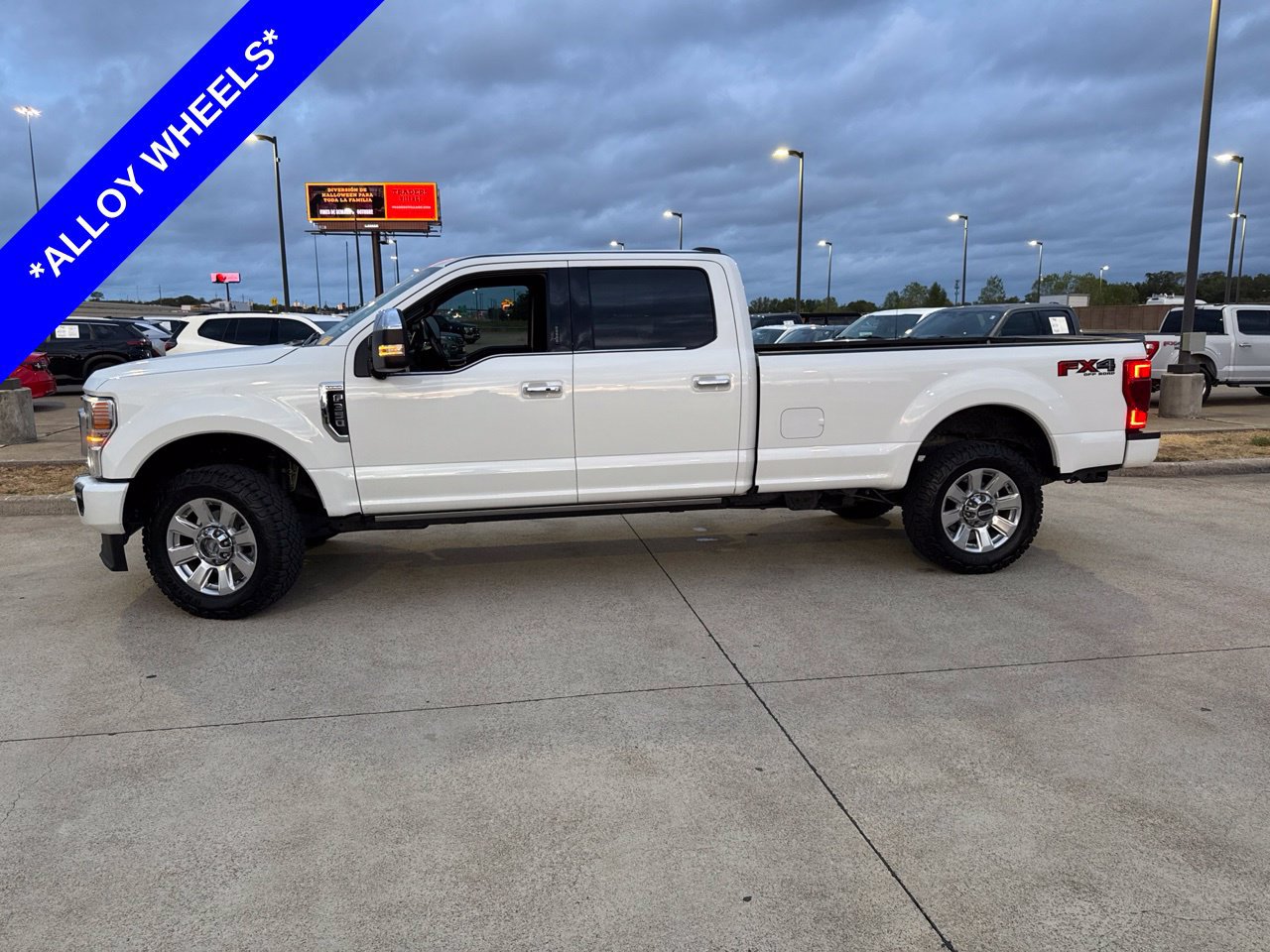 Used 2022 Ford F350 Platinum w/ FX4 Off-Road Package AWD/4WD image 3