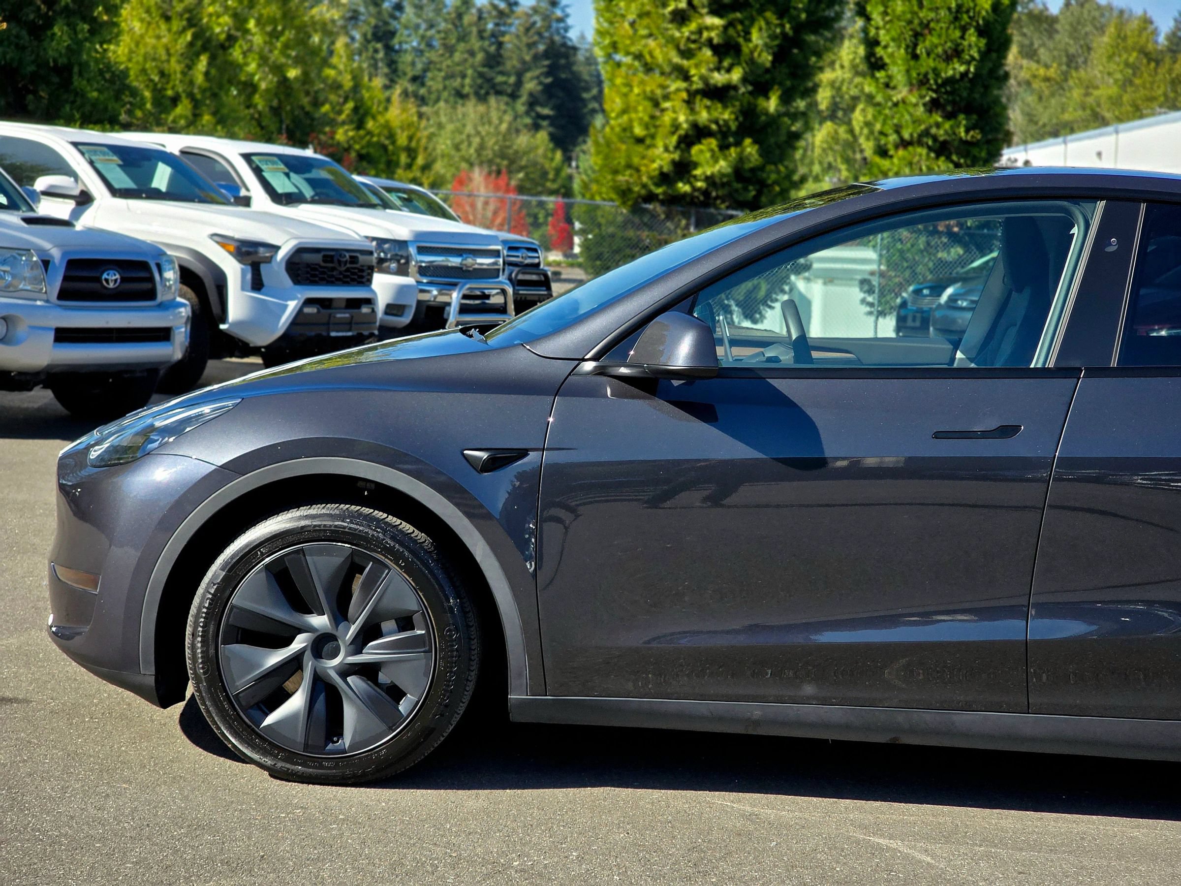 Used 2024 Tesla Model Y Long Range AWD/4WD image 7