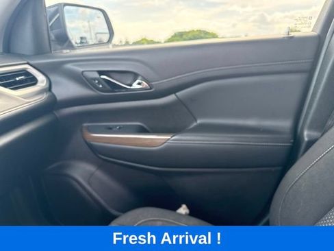 Used 2023 GMC Acadia SLE w/ Driver Convenience Package FWD image 10