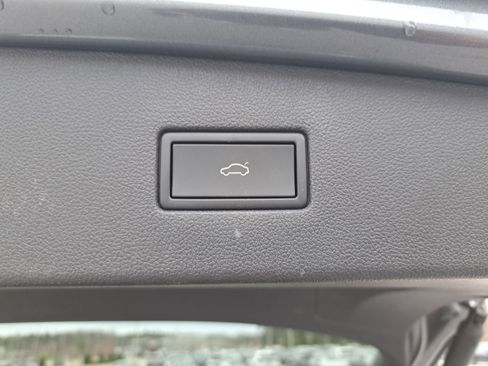 Certified 2024 Volkswagen Tiguan SEL R-Line image 13