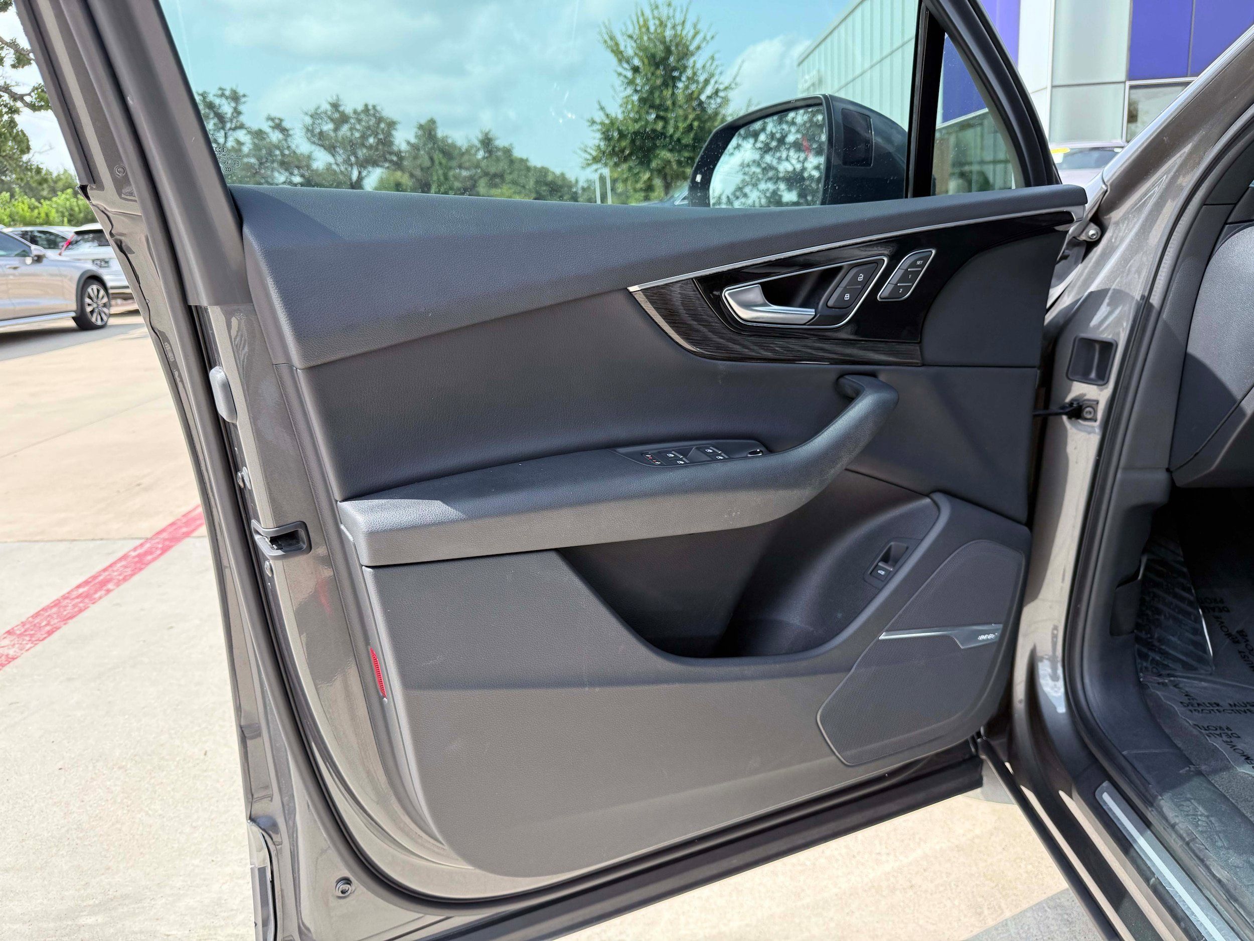 Used 2019 Audi Q7 3.0T Premium Plus AWD/4WD image 11