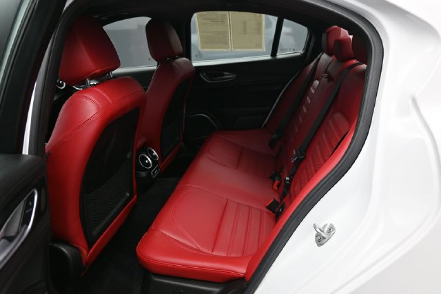 Used 2022 Alfa Romeo Giulia Sprint RWD image 11