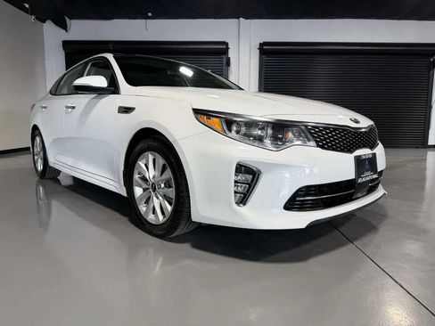 Used 2018 Kia Optima EX w/ Technology Package FWD image 3