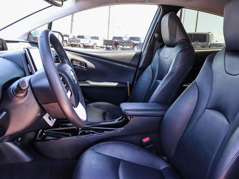 Used 2017 Toyota Prius Prime Advanced w/ Carpet Mat Package FWD image 29