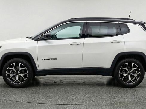Used 2025 Jeep Compass Limited image 5