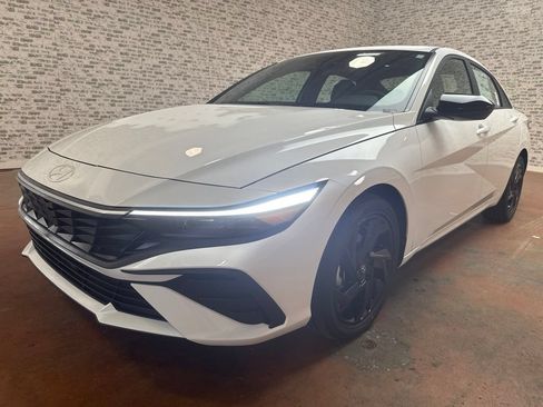 New 2026 Hyundai Elantra SEL Sport FWD image 3