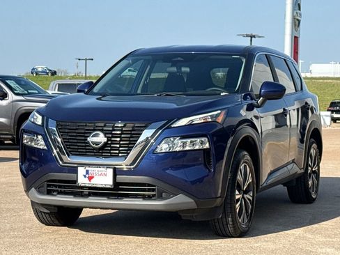 Used 2023 Nissan Rogue SV image 4